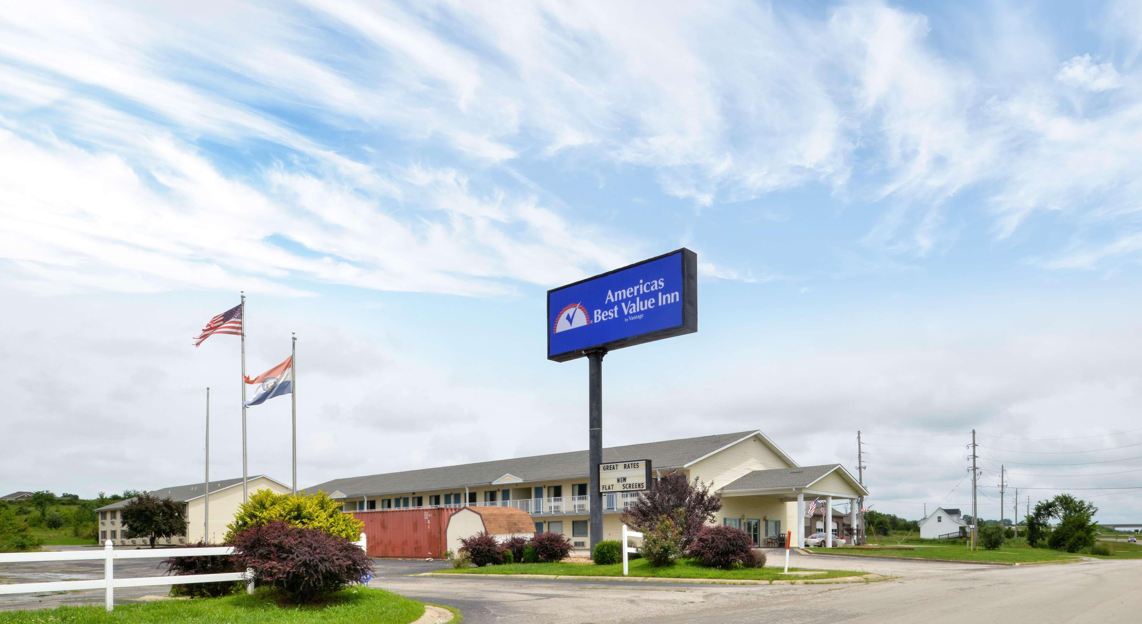 Americas Best Value Inn Knob Noster Exterior foto