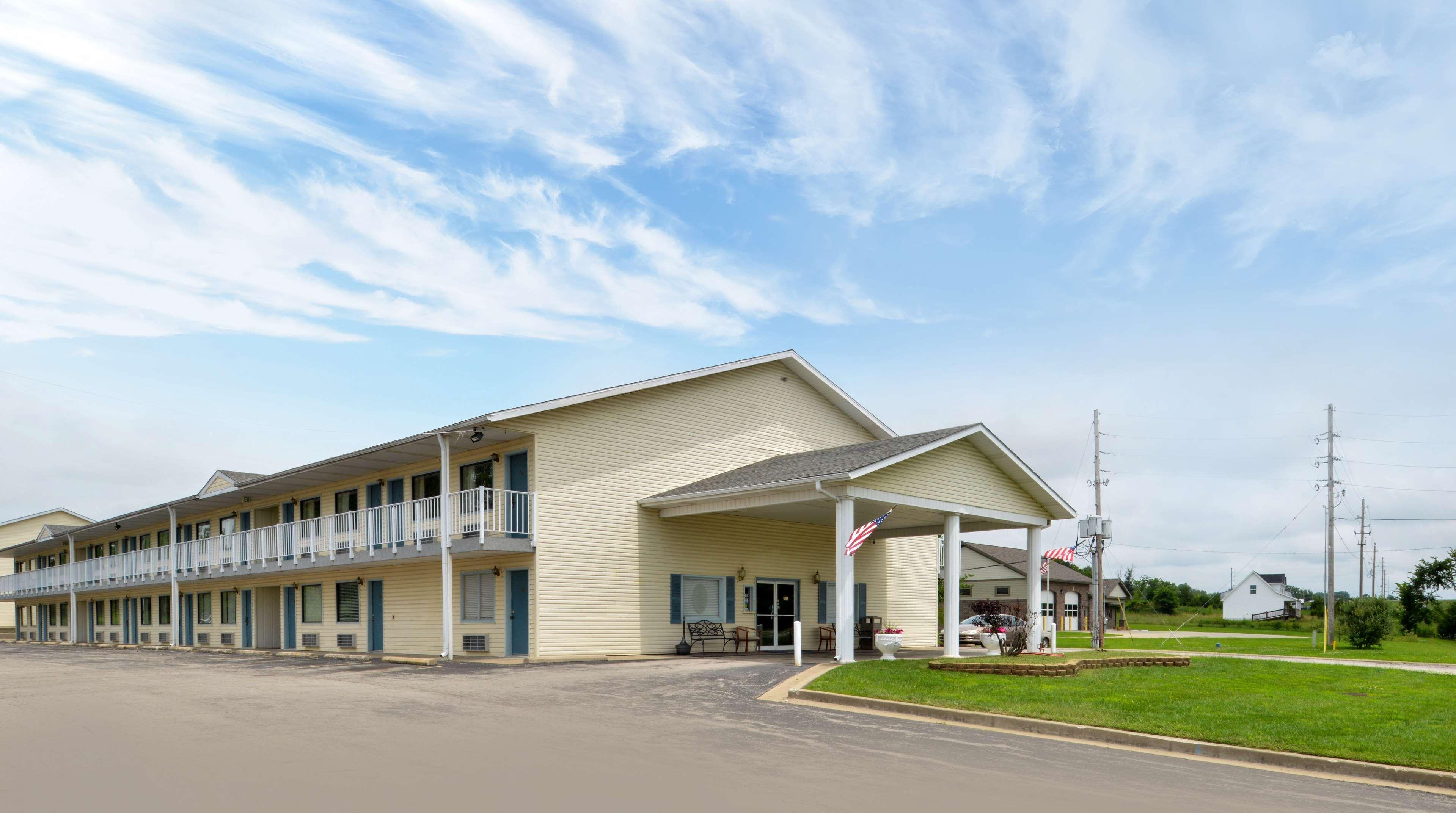 Americas Best Value Inn Knob Noster Exterior foto